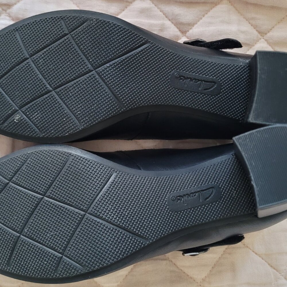 Clarks black leather maryjane shoes size 7.5. - Picture 8 of 8